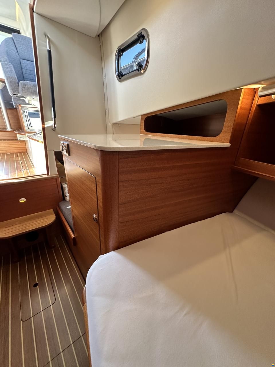 Paragon Yachts 31 Cabin