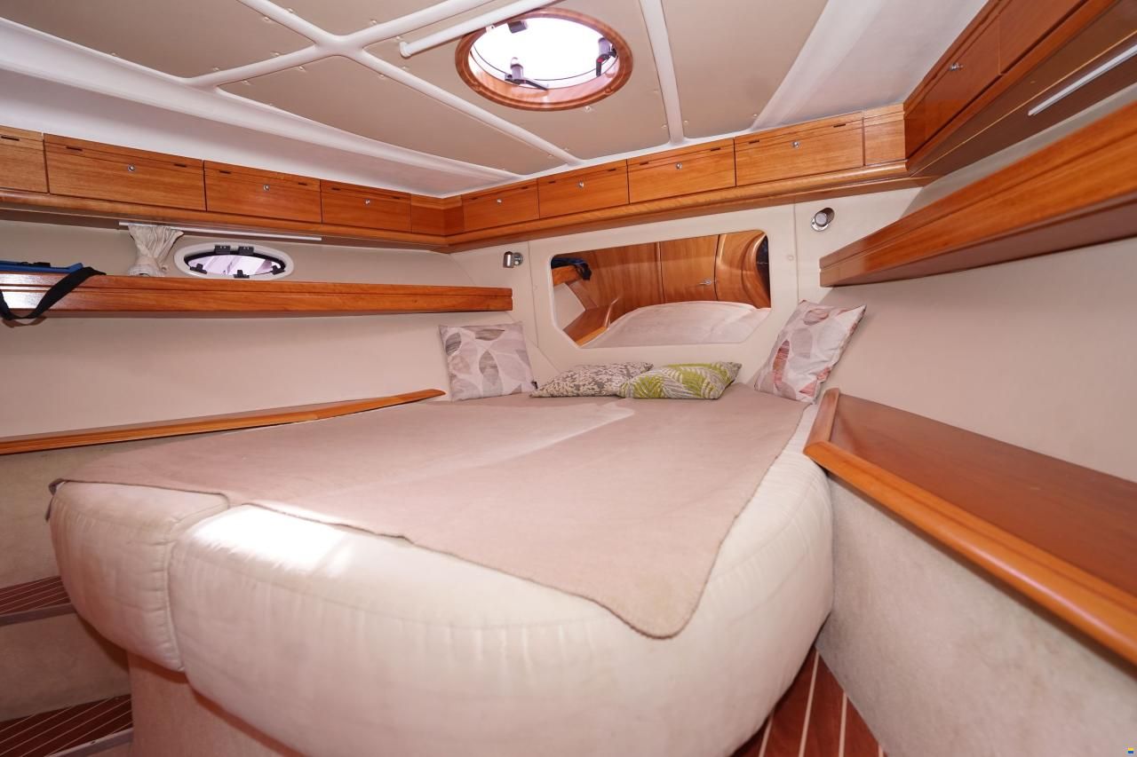 Bavaria 42 HT Sport IPS-500 - Hydraulic Platform