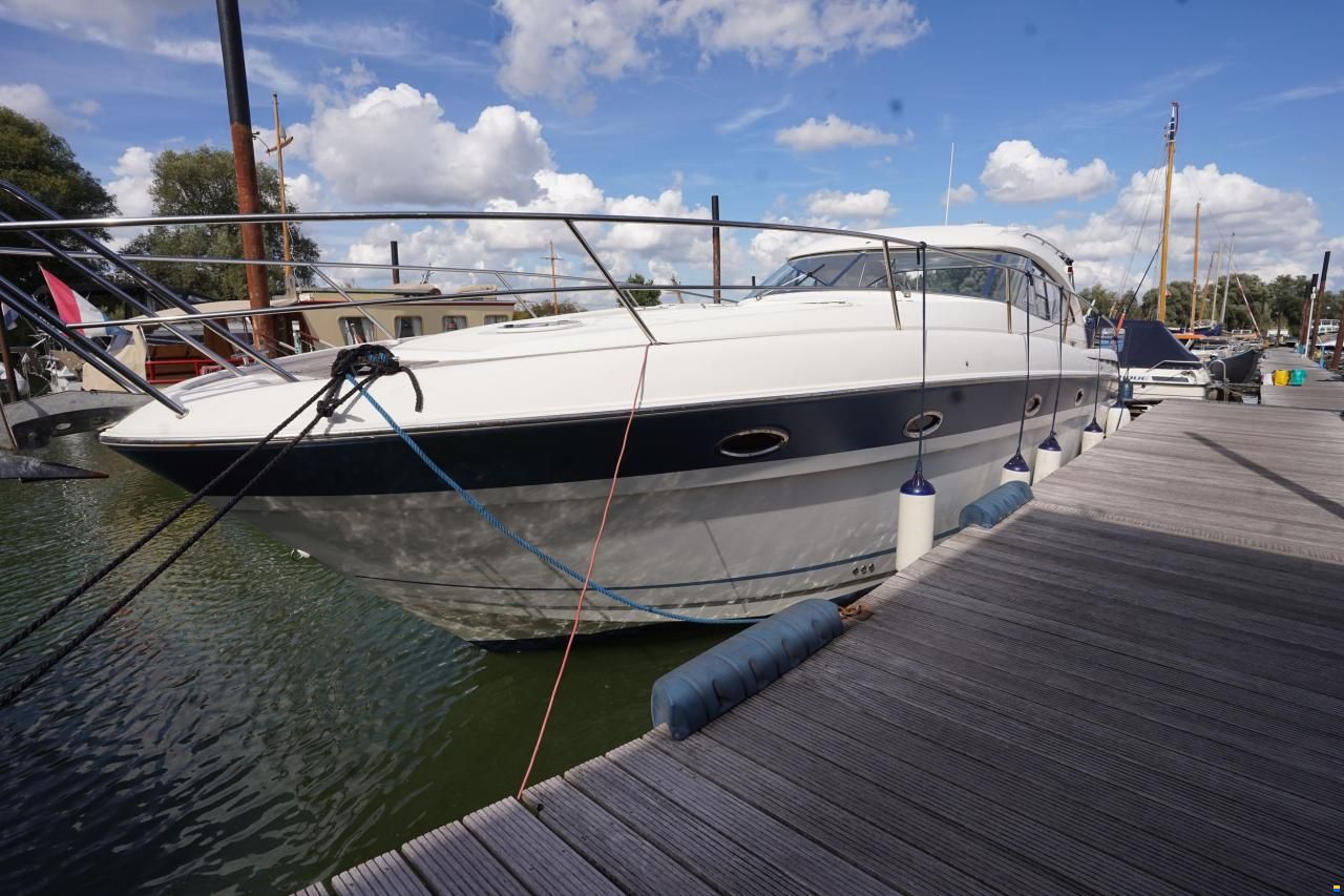 Bavaria 42 HT Sport IPS-500 - Hydraulic Platform