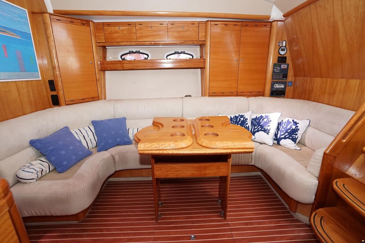 Bavaria 42 HT Sport IPS-500 - Hydraulic Platform