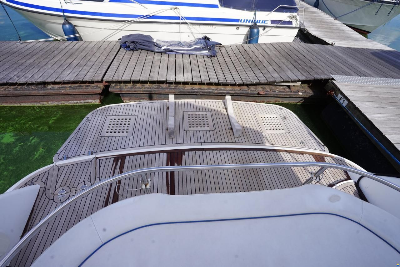Bavaria 42 HT Sport IPS-500 - Hydraulic Platform
