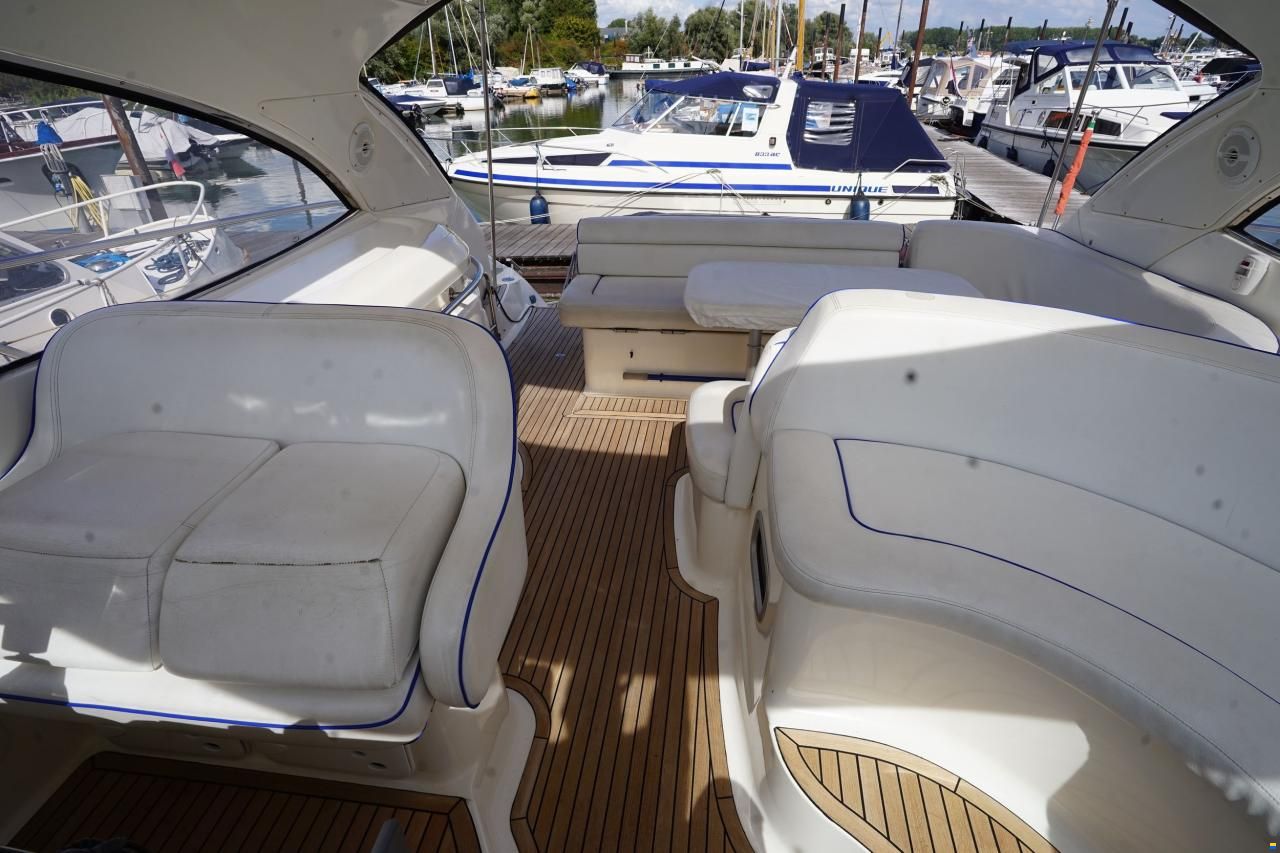 Bavaria 42 HT Sport IPS-500 - Hydraulic Platform