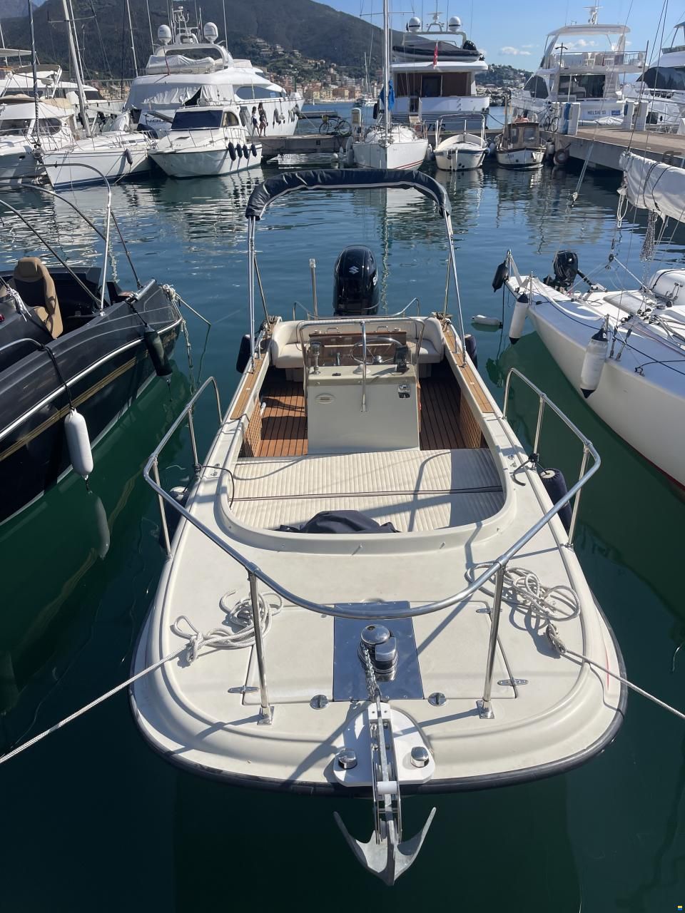 Boston Whaler Outrage 21