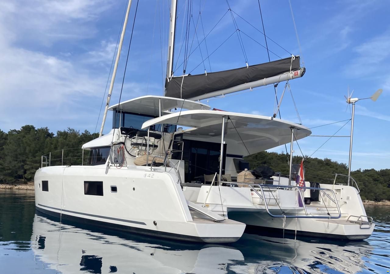 Lagoon 42