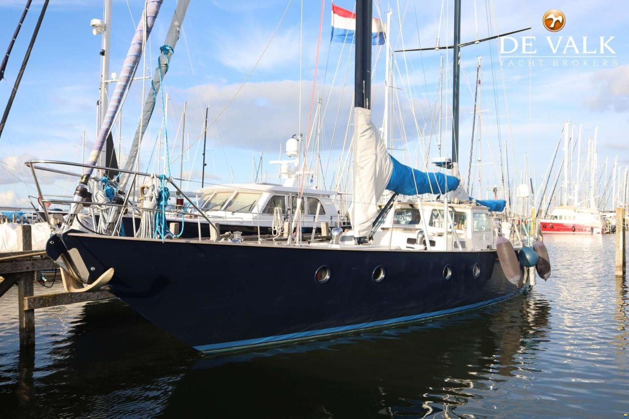 Robert Clark 64 Pilothouse