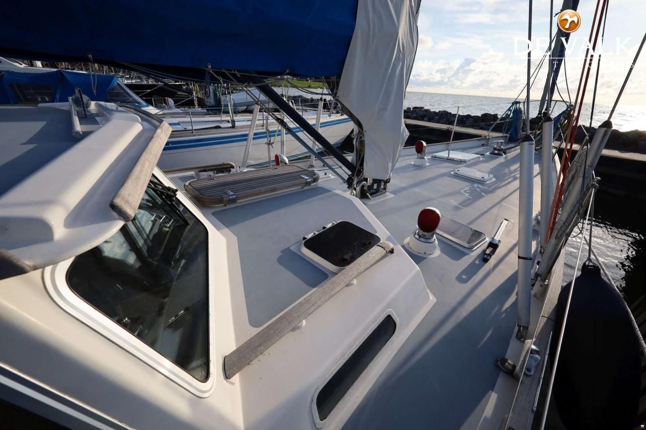Robert Clark 64 Pilothouse