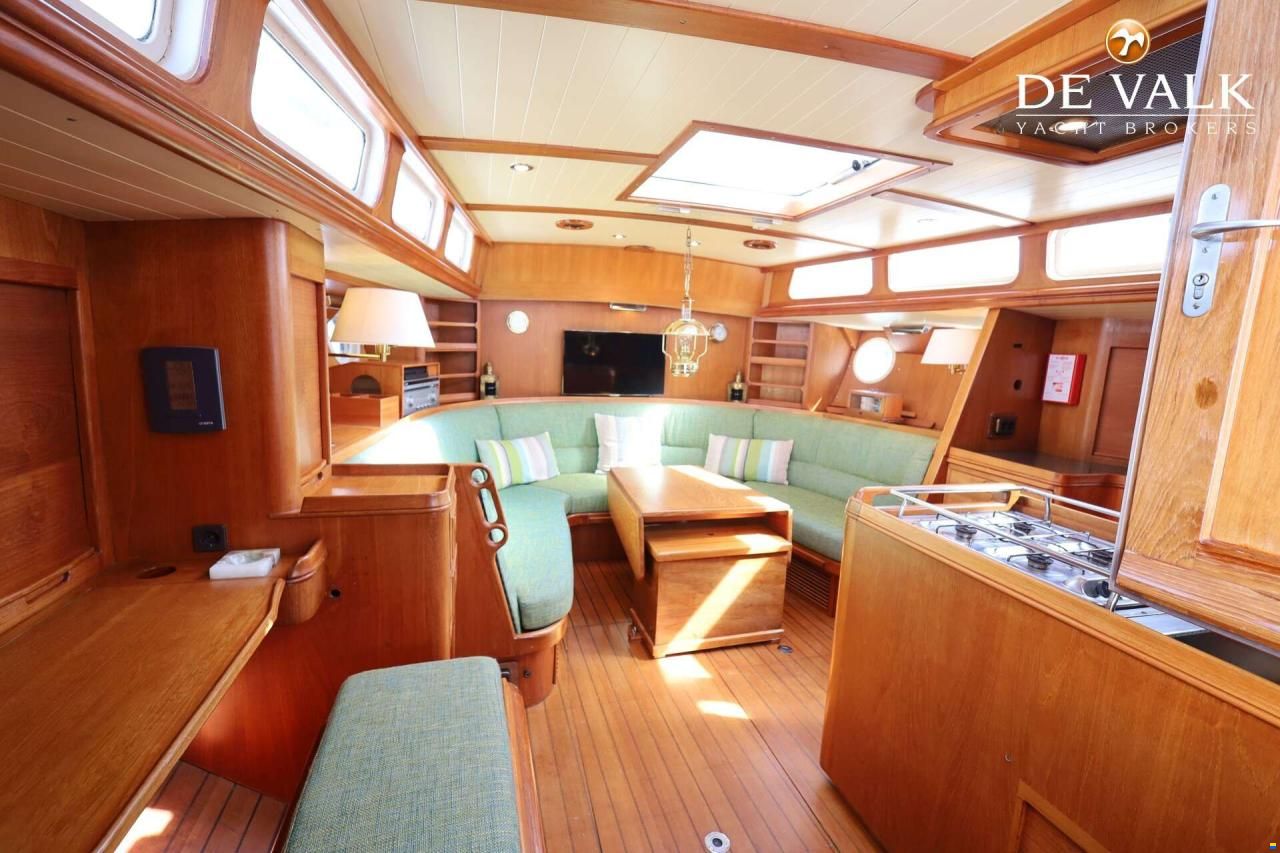Robert Clark 64 Pilothouse