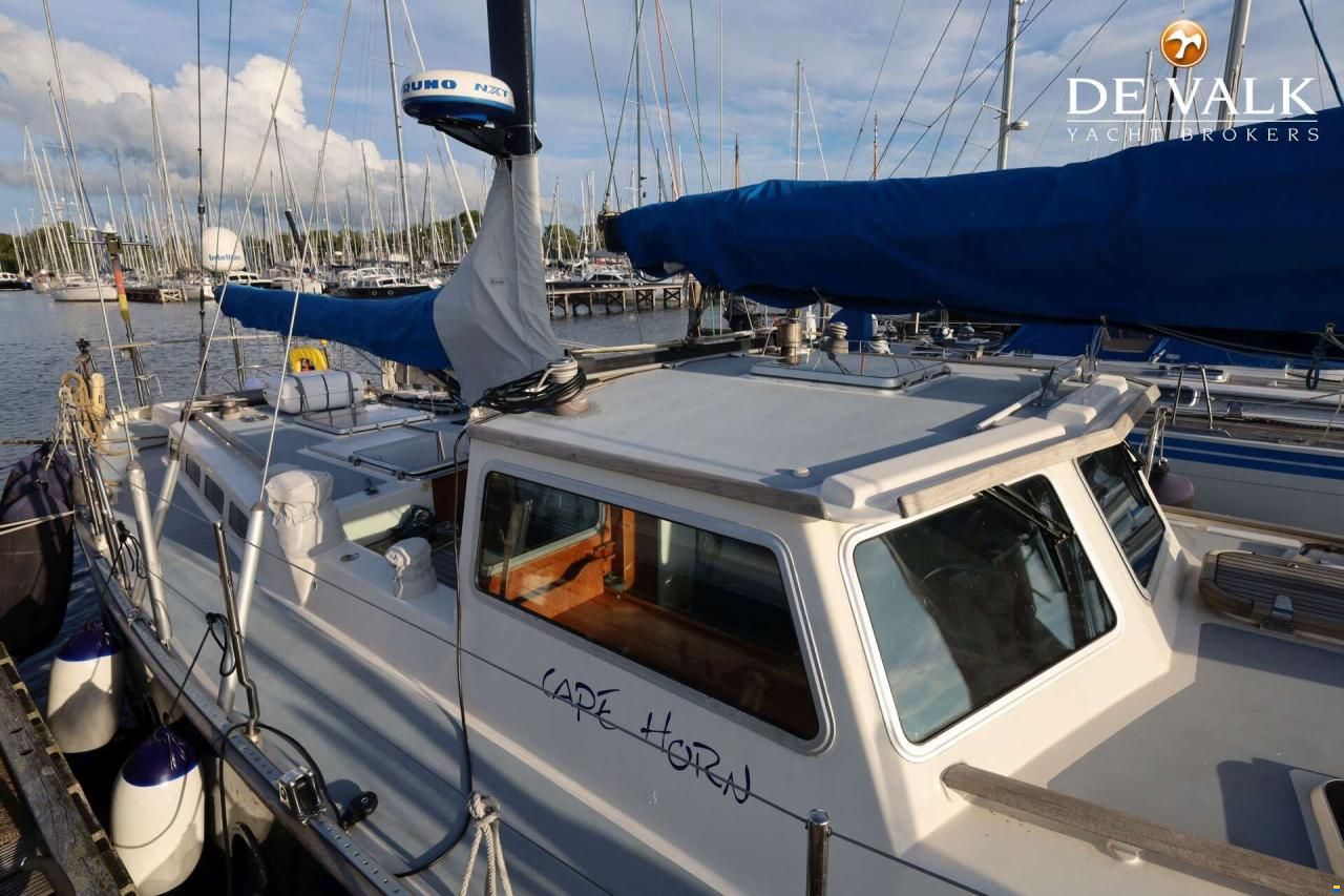 Robert Clark 64 Pilothouse