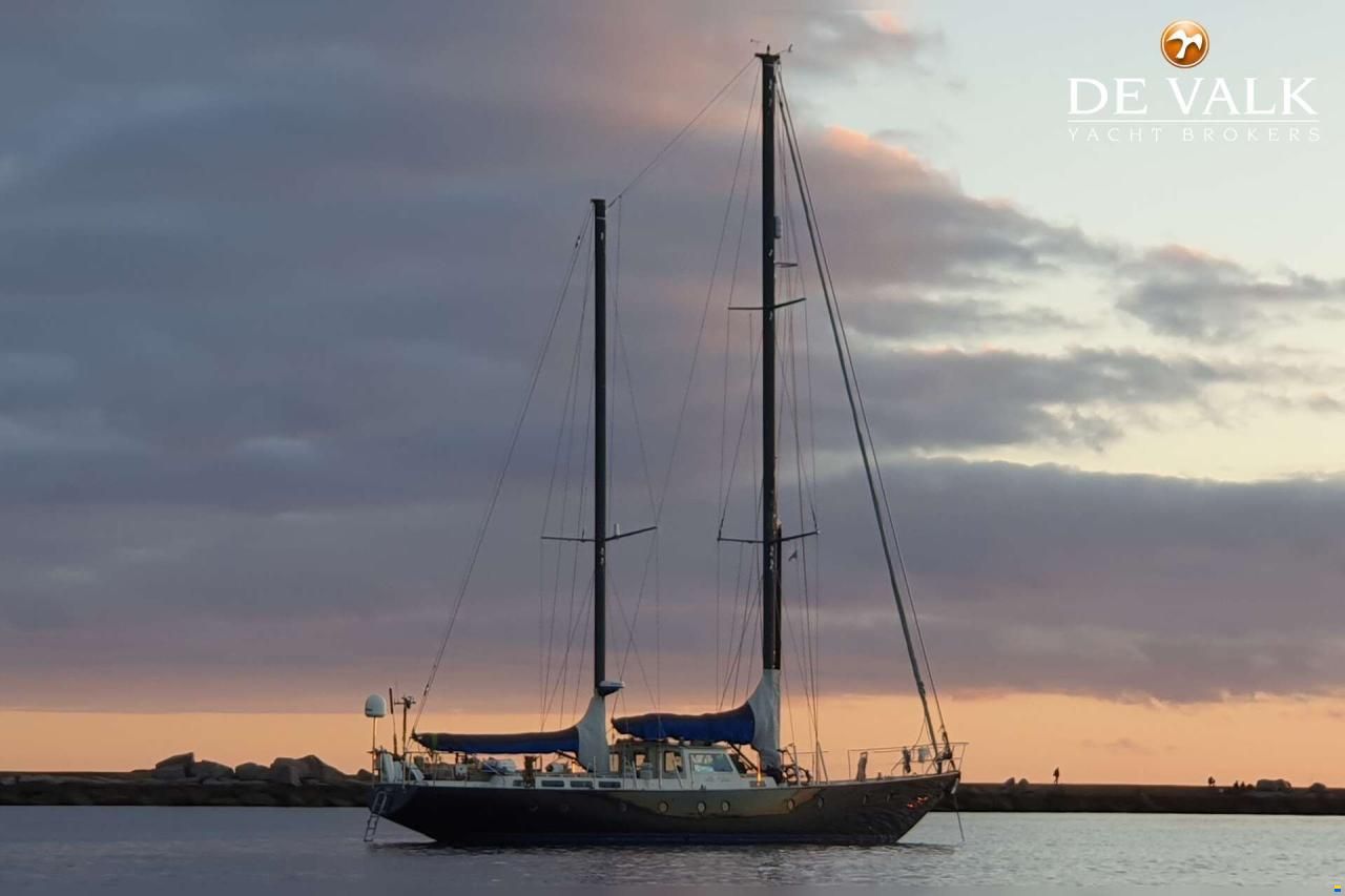 Robert Clark 64 Pilothouse