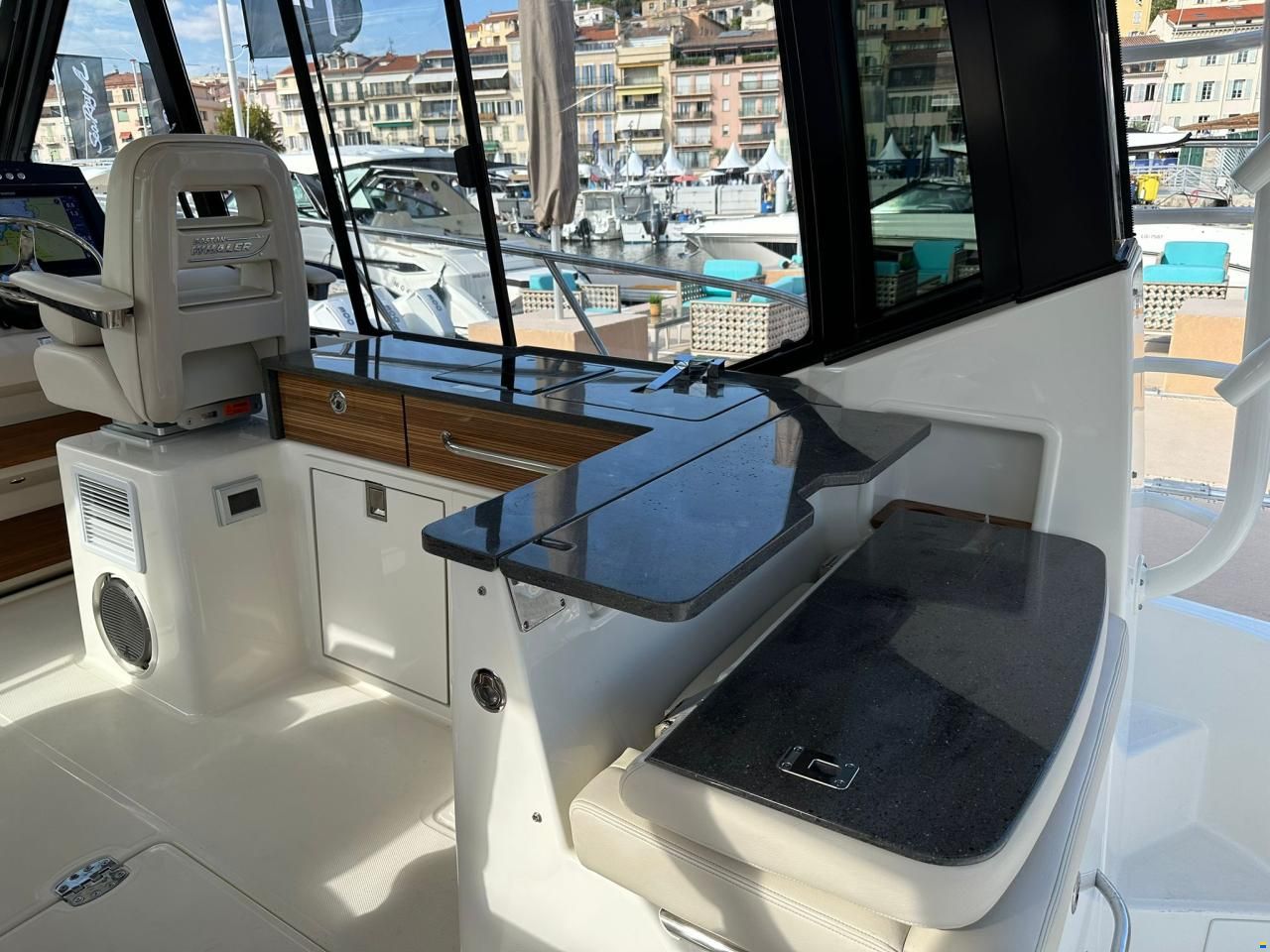 Boston Whaler 405 Conquest