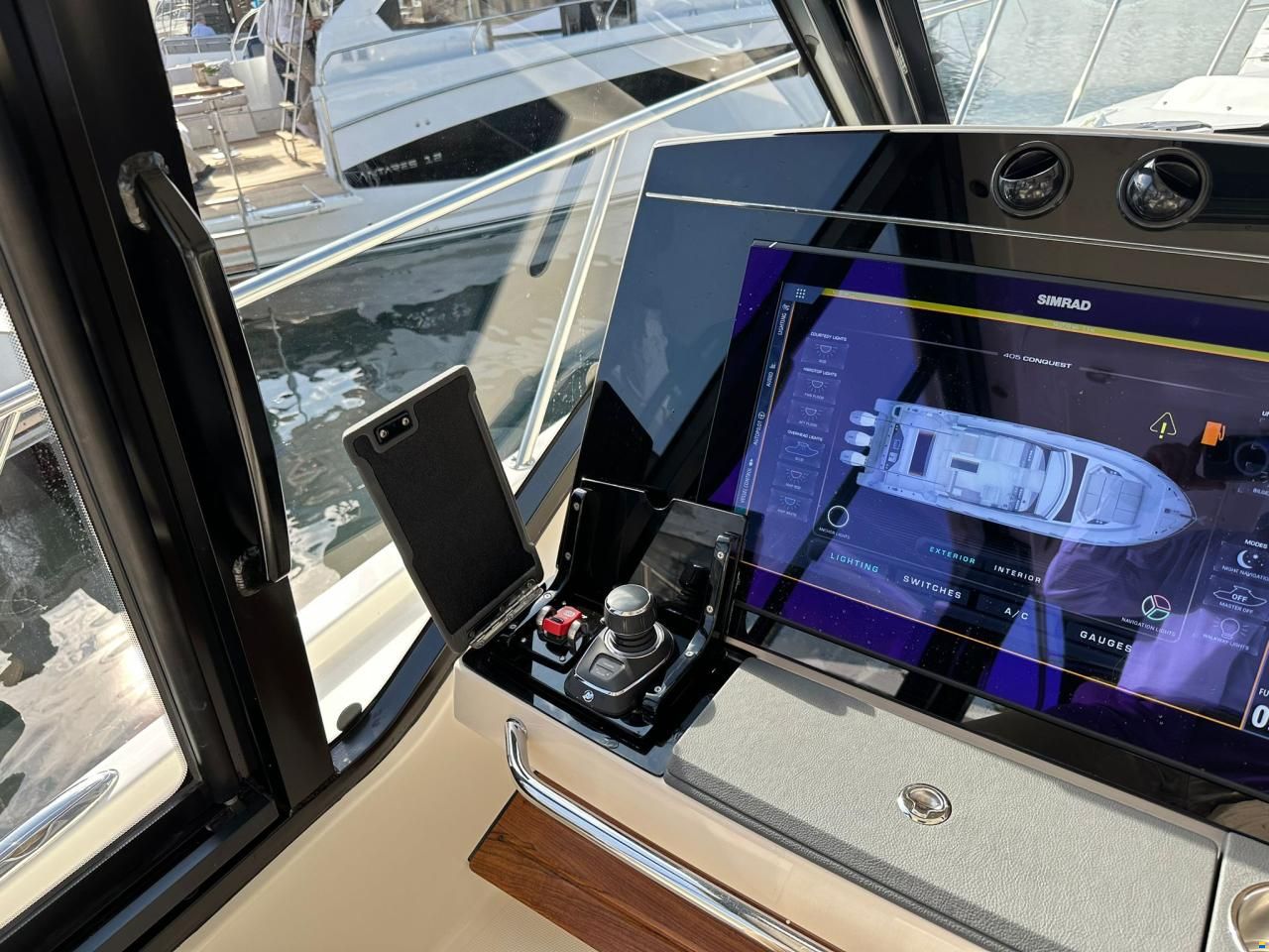 Boston Whaler 405 Conquest