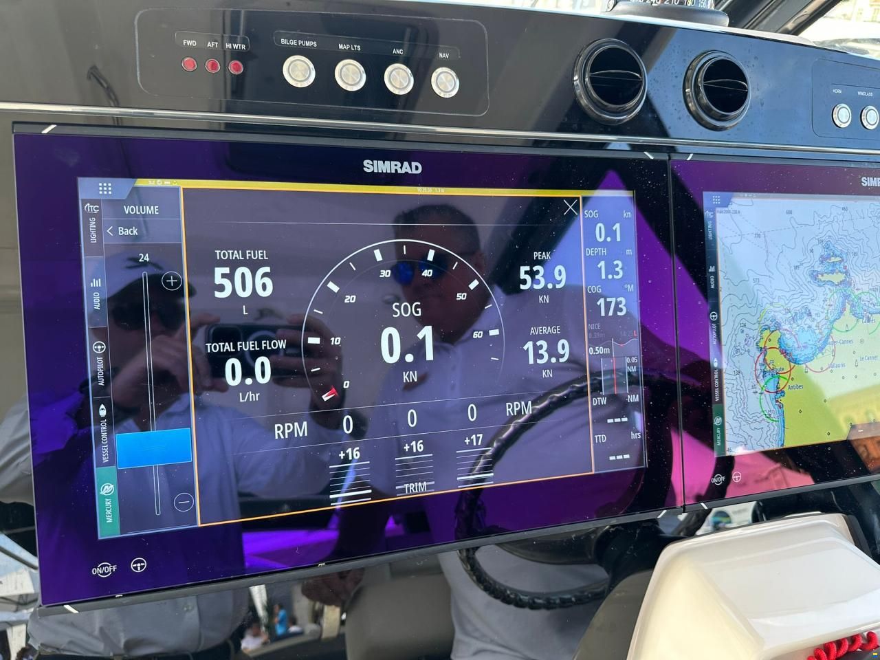 Boston Whaler 405 Conquest