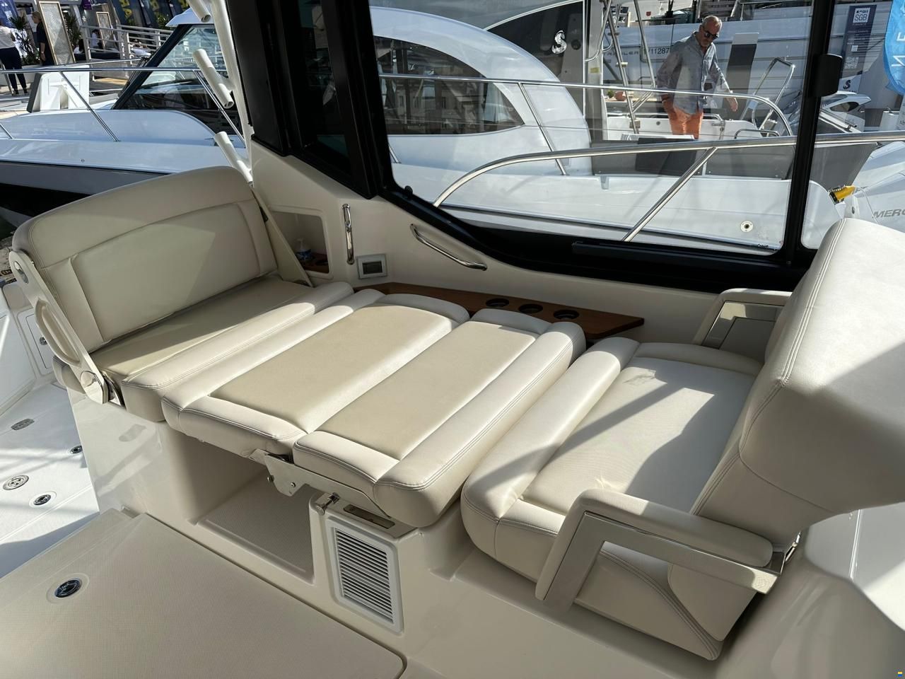Boston Whaler 405 Conquest