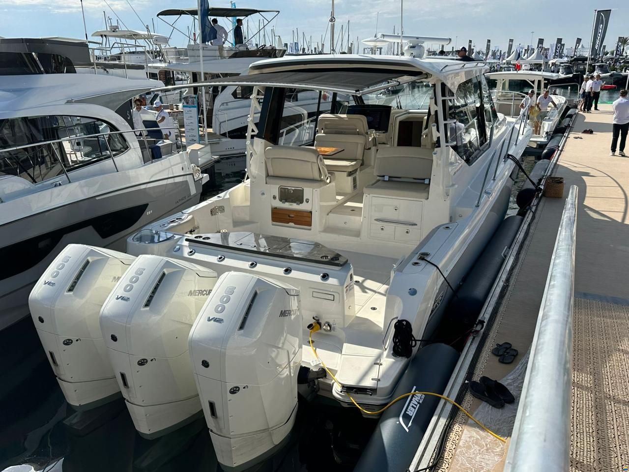 Boston Whaler 405 Conquest