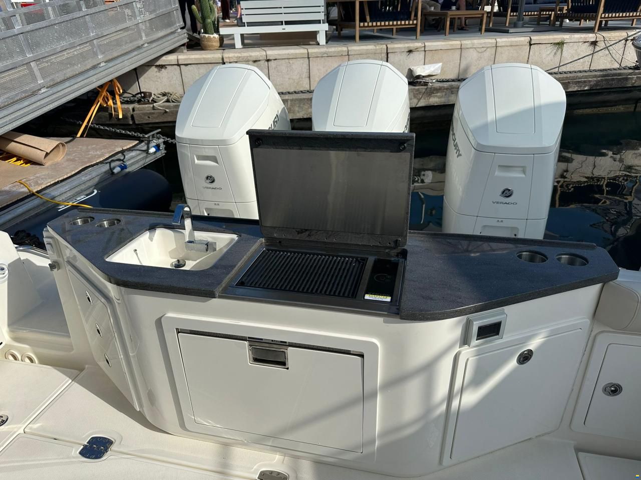 Boston Whaler 405 Conquest
