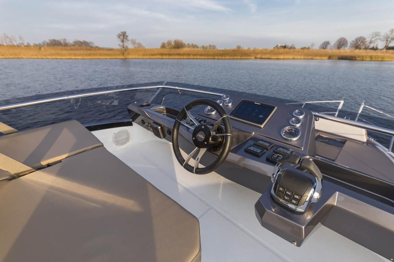 Galeon 360 FLY