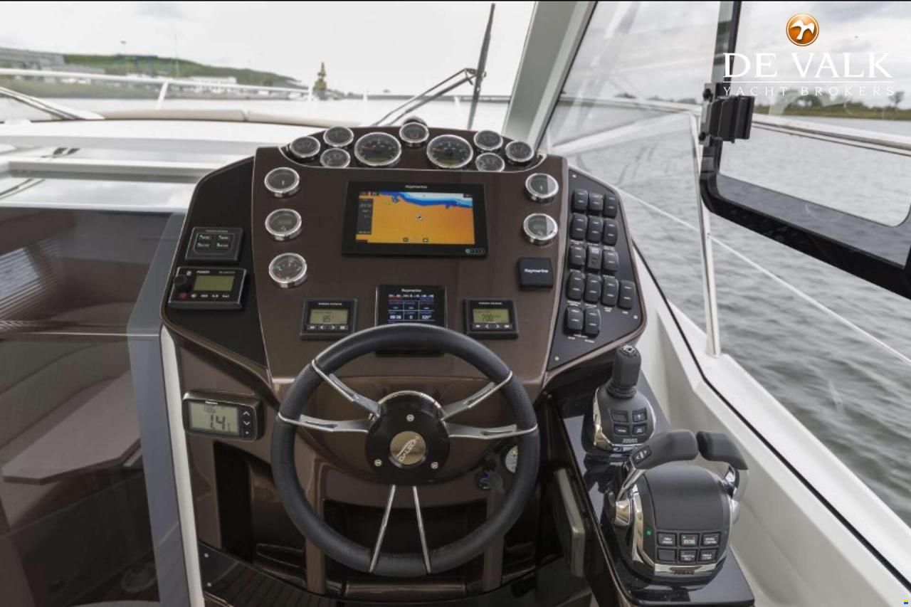 Galeon 335 HTS