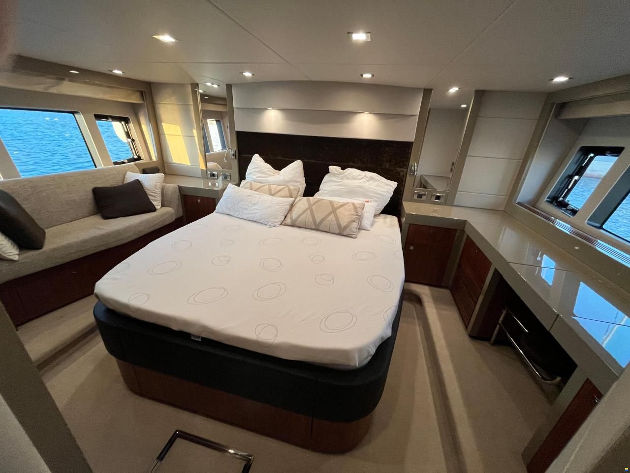 Sunseeker Predator 60