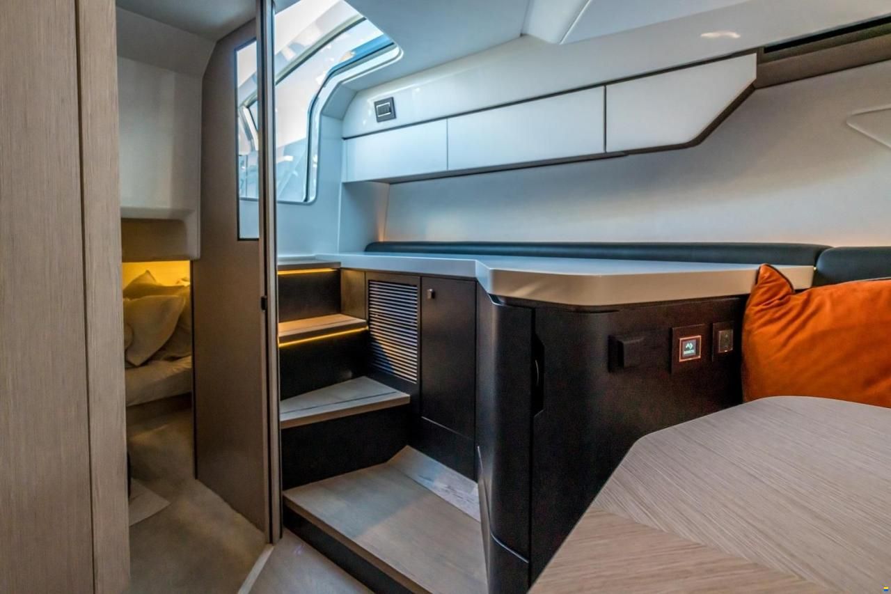 Fairline F//Line 33