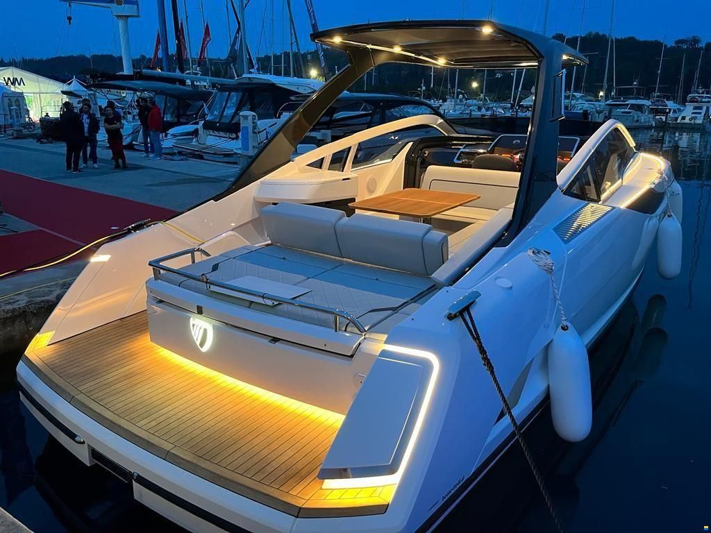 Fairline F//Line 33