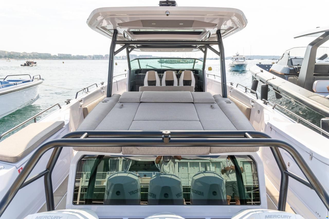 Axopar Yachts 45 Sun-Top