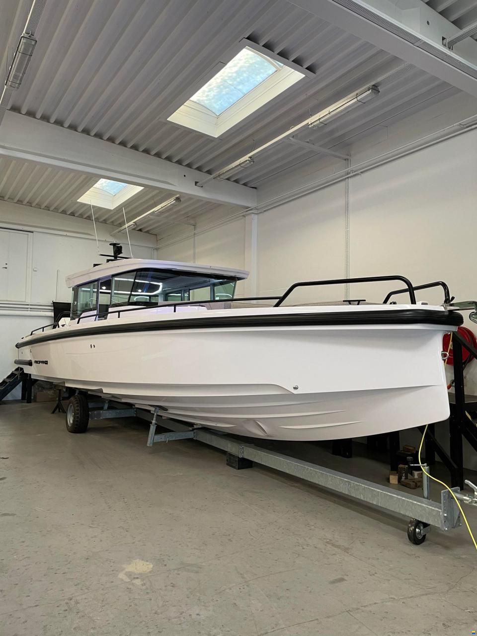 Axopar Yachts 37 XC Cross Cabin