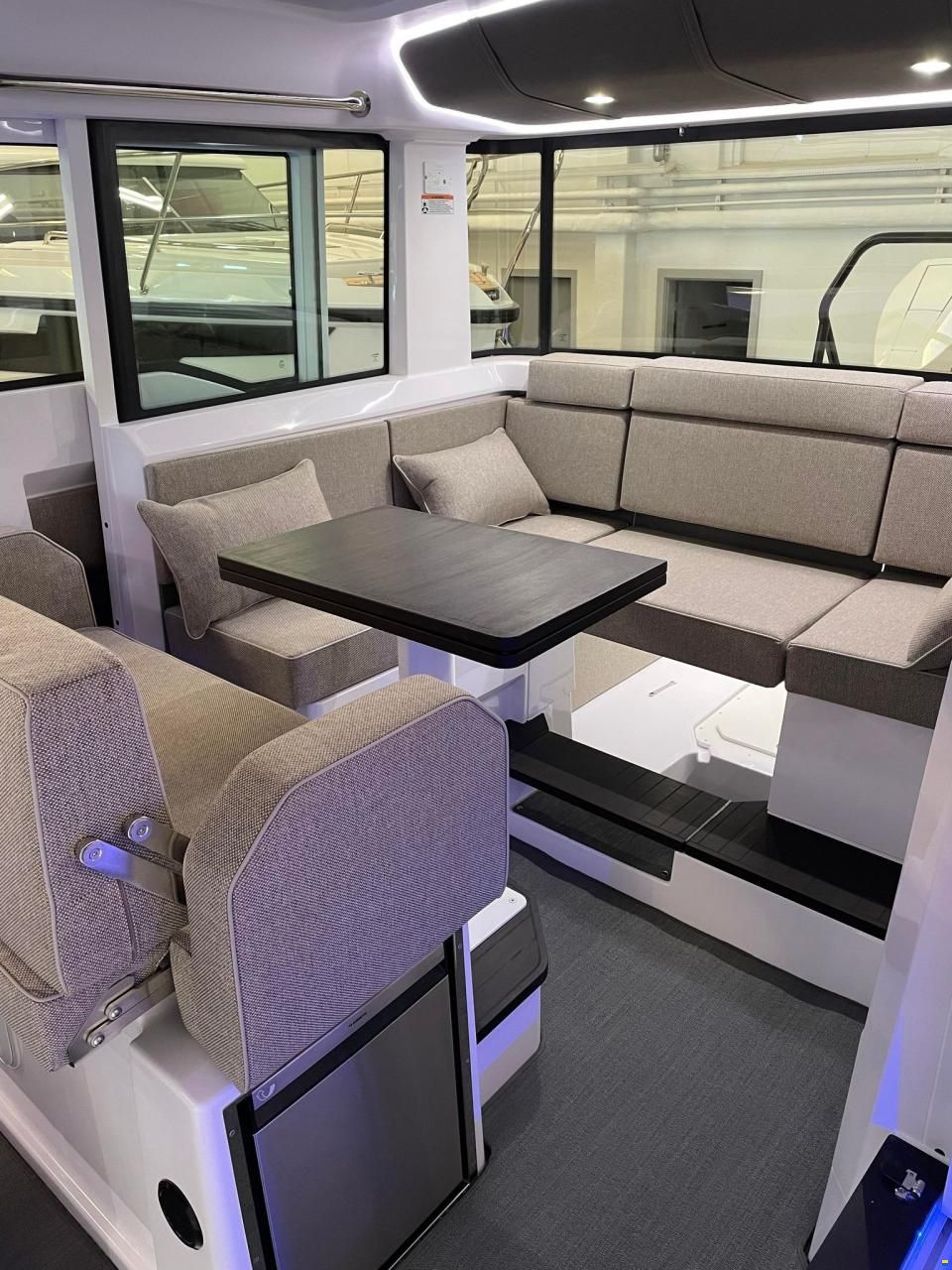 Axopar Yachts 37 XC Cross Cabin
