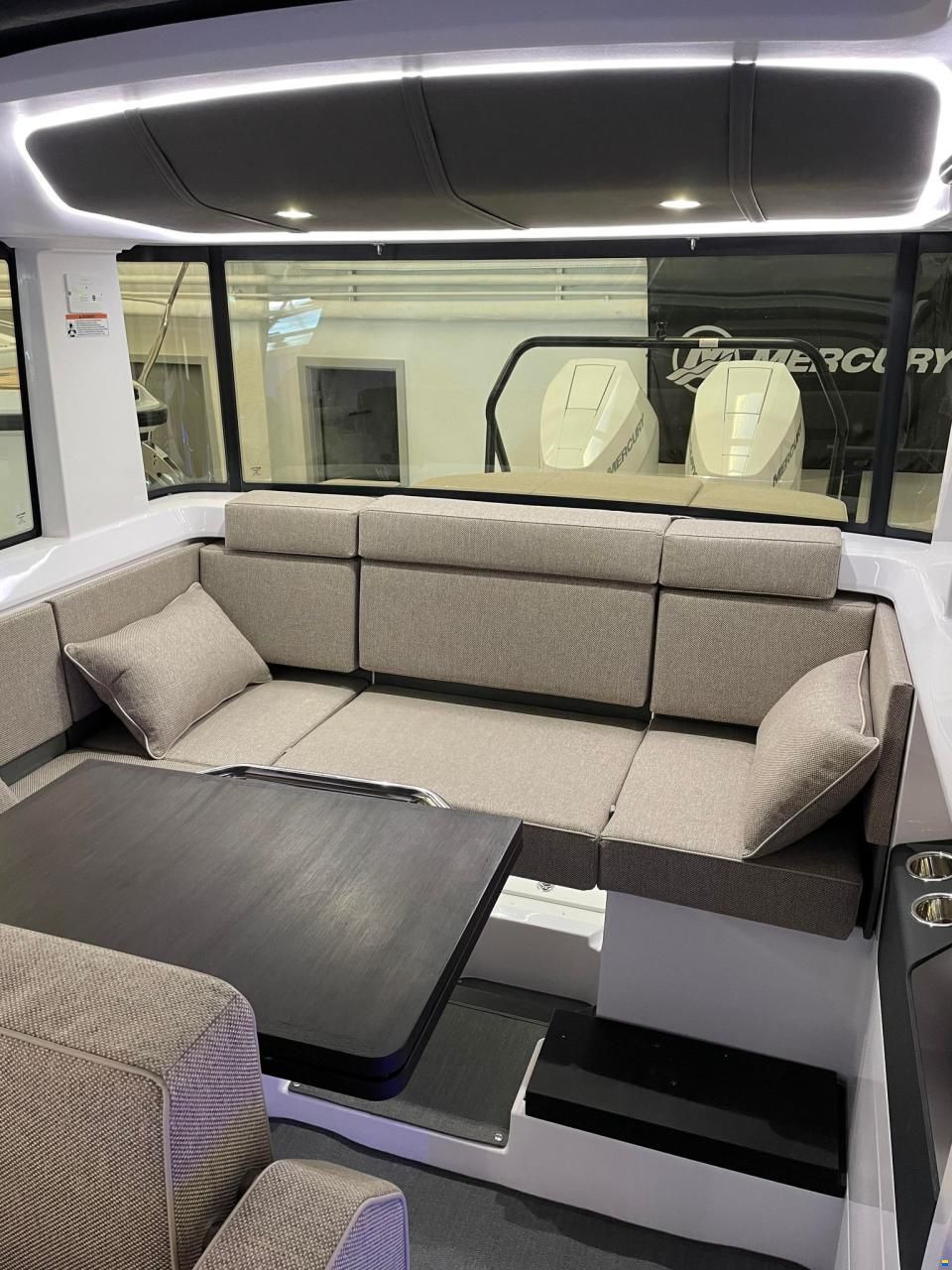 Axopar Yachts 37 XC Cross Cabin