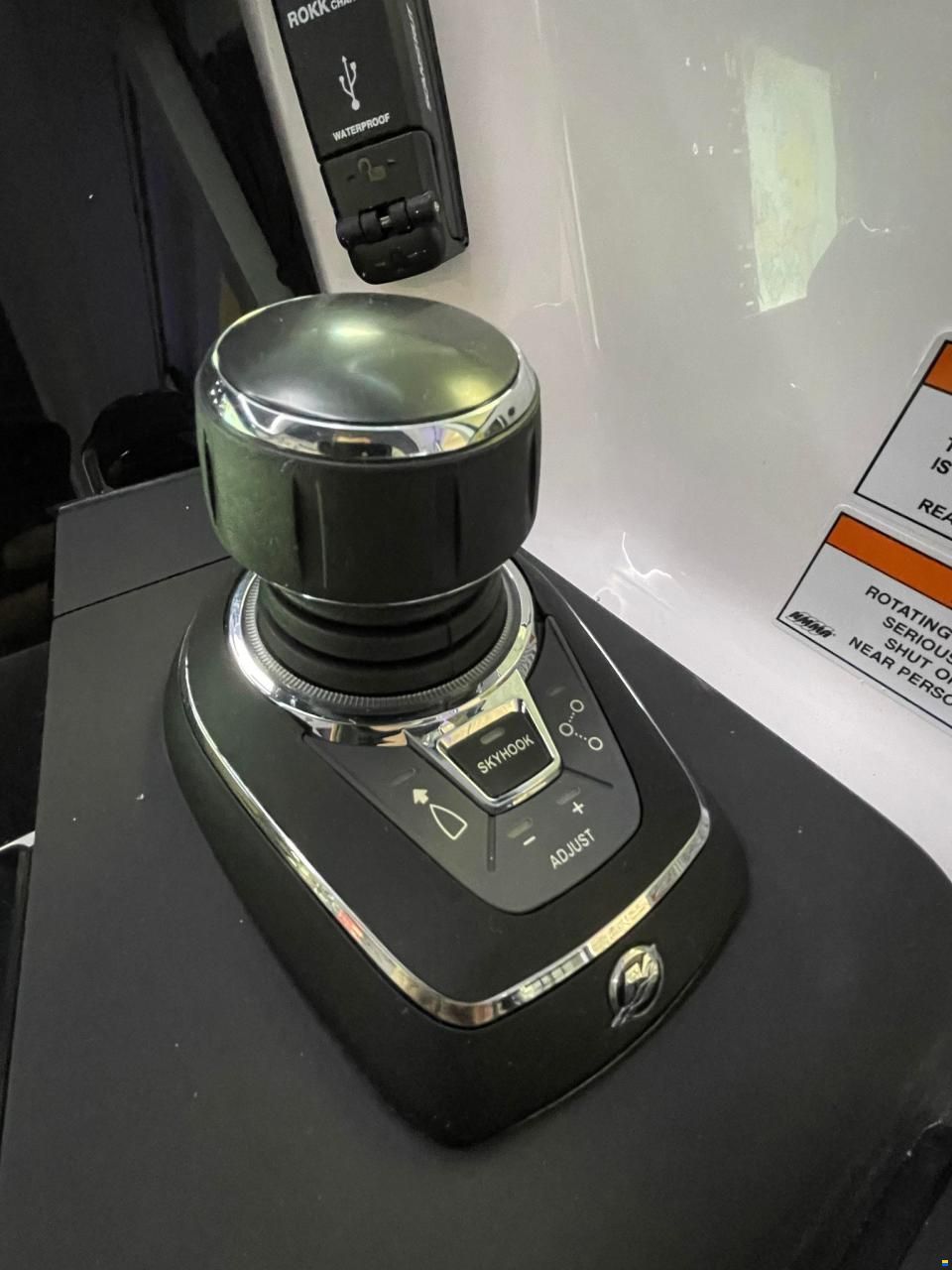Axopar Yachts 37 XC Cross Cabin