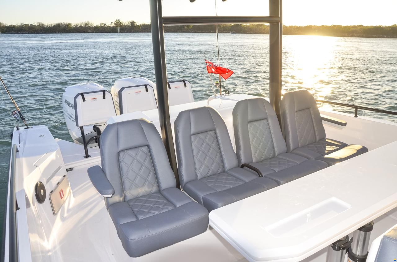Axopar Yachts 37 Sun-Top