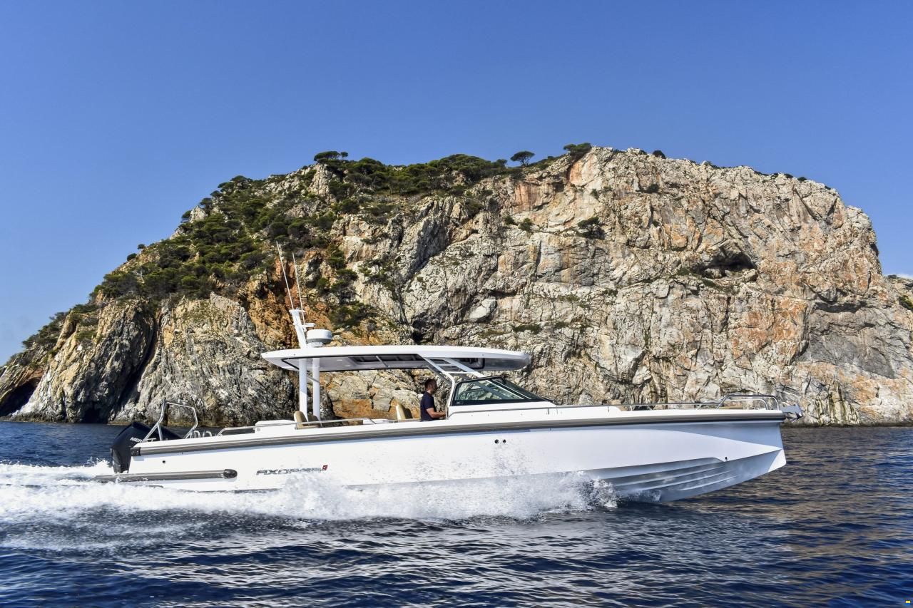 Axopar Yachts 37 Sun-Top