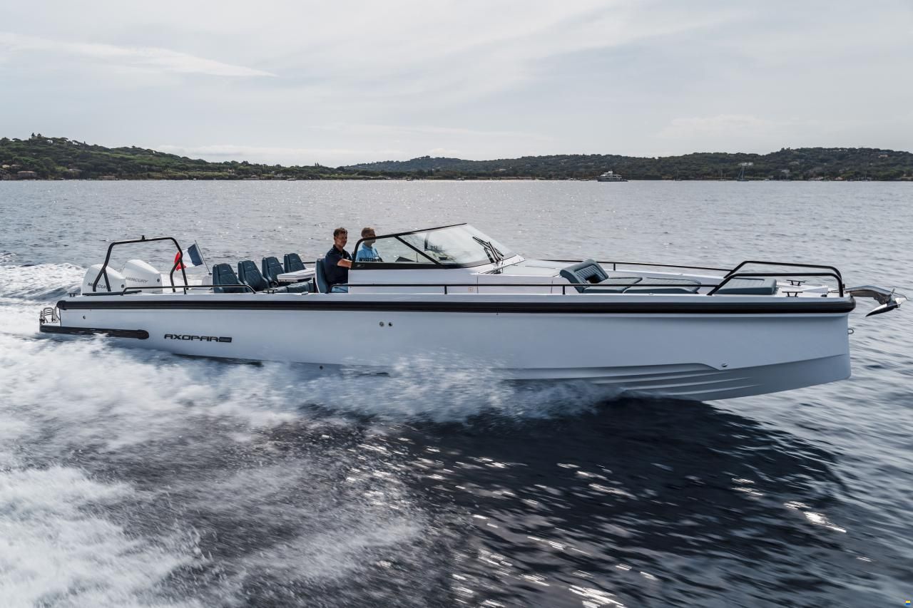 Axopar Yachts 37 Spyder