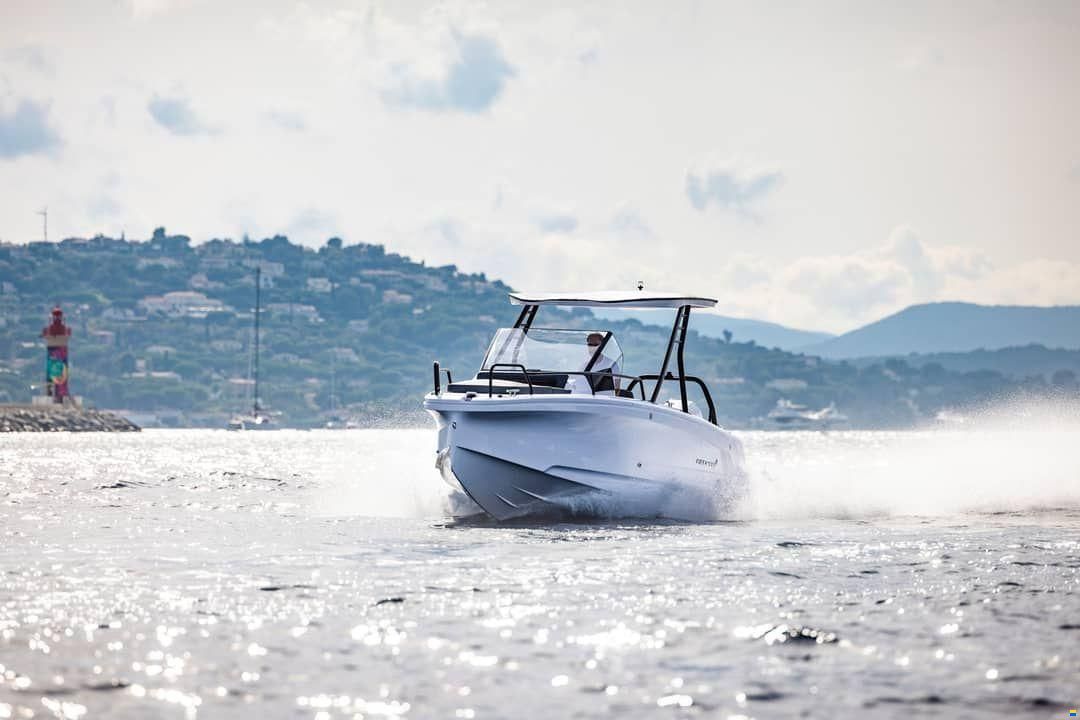 Axopar Yachts 25 Cross Bow