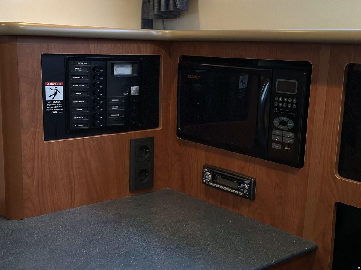 Bayliner 305