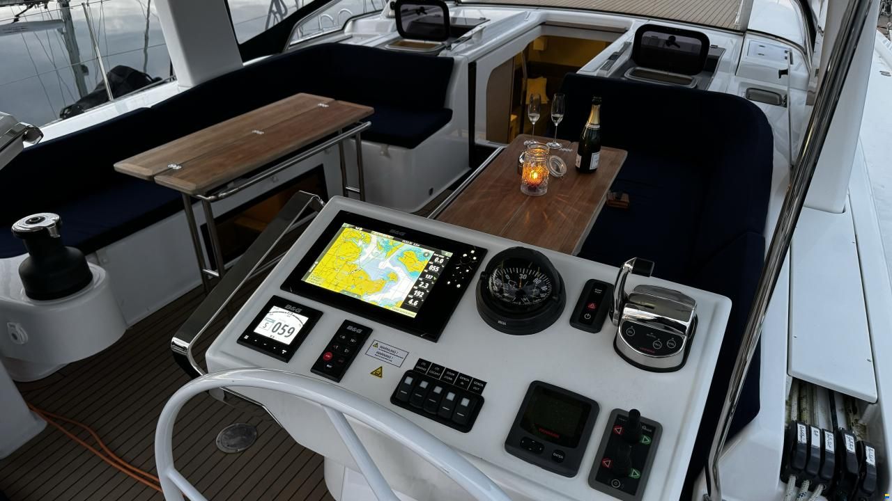 Hanse 548