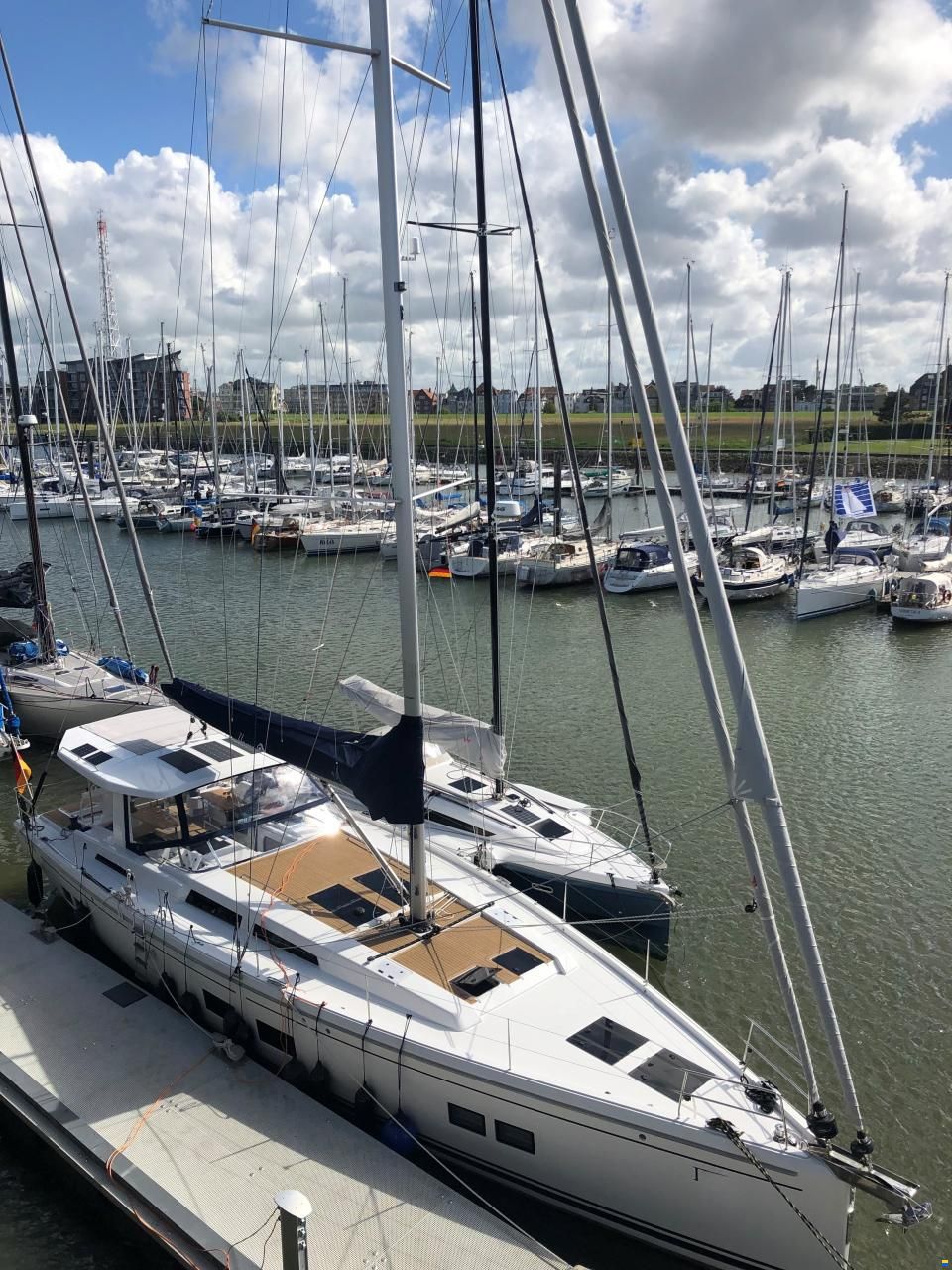 Hanse 548