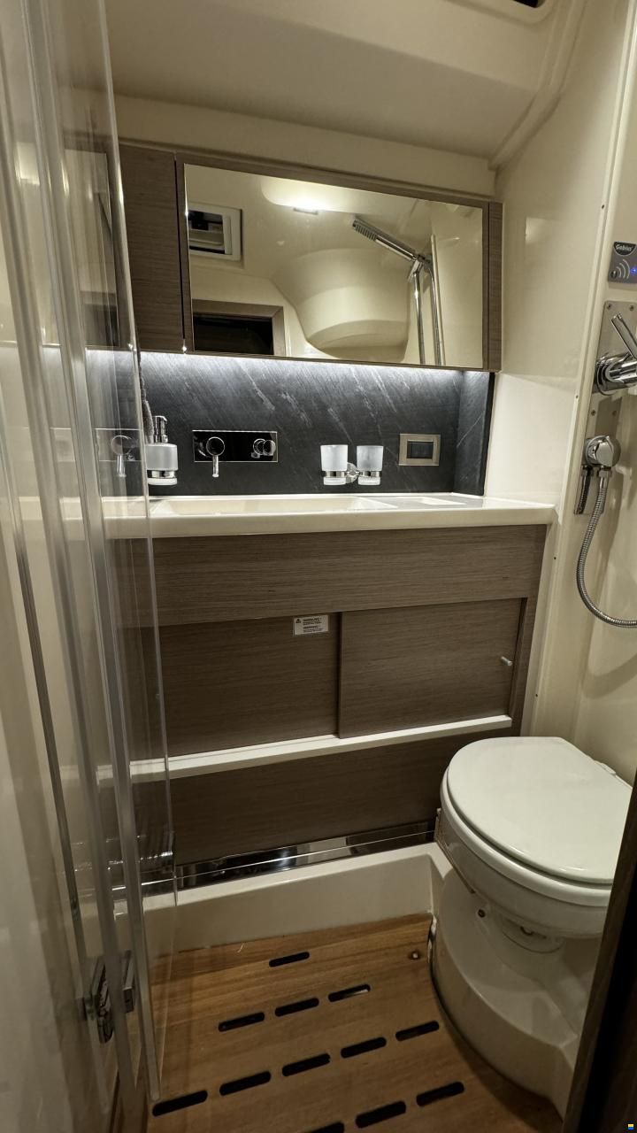 Hanse 548