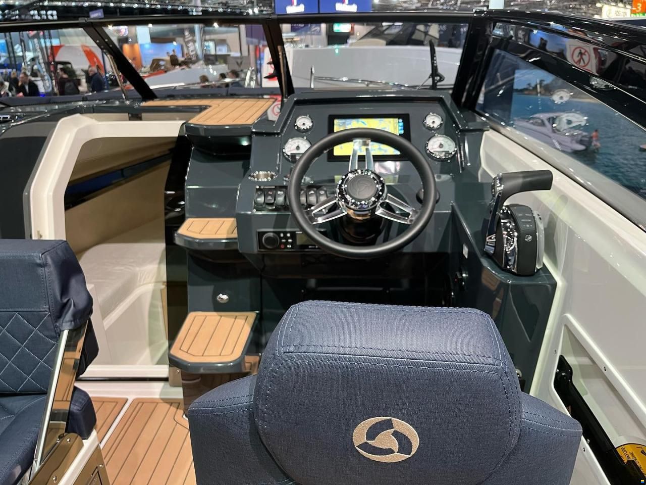 Parker 720 Adventure Mercury F250