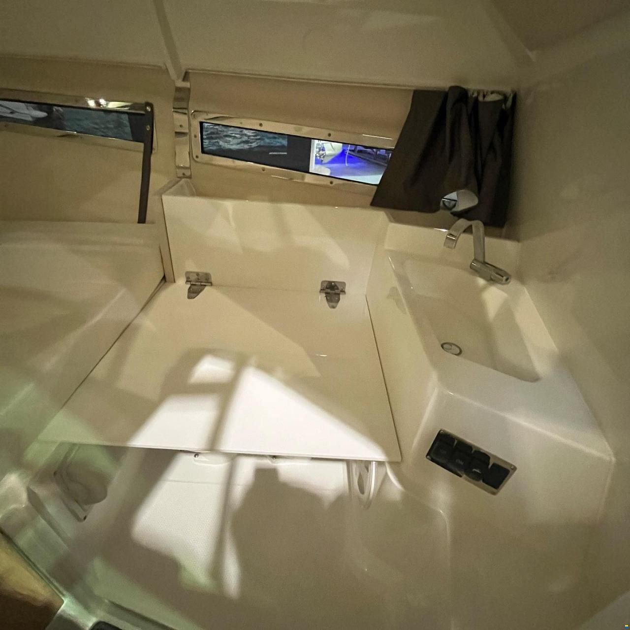 Parker 720 Adventure Mercury F250