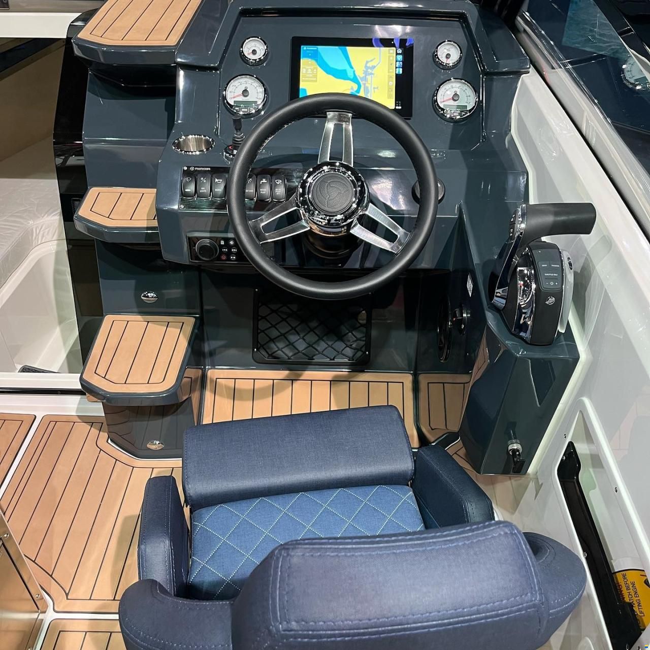 Parker 720 Adventure Mercury F250