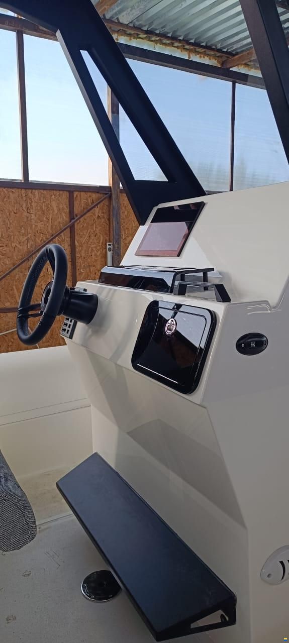 Hydrohulls HH8