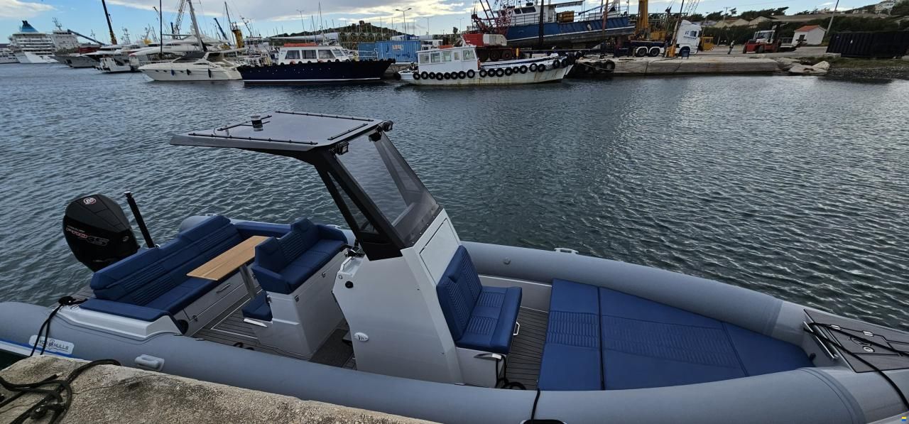 Hydrohulls HH8