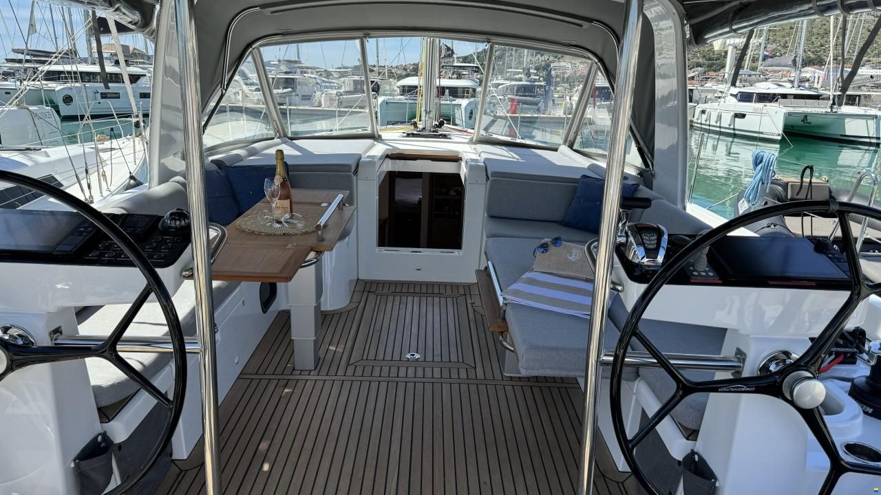 Beneteau Oceanis Yacht 54