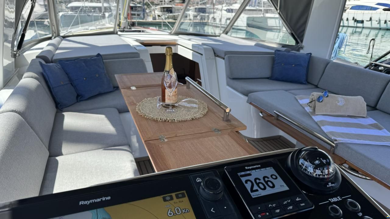 Beneteau Oceanis Yacht 54