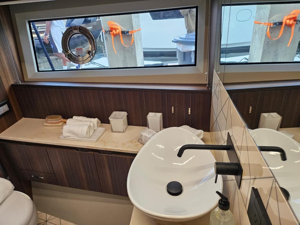 AICON Yachts 66