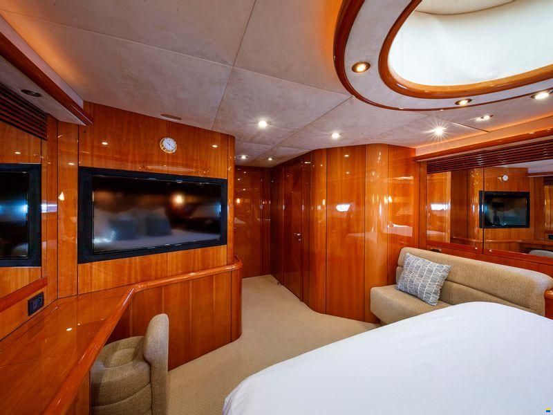 Sunseeker 82 Yacht