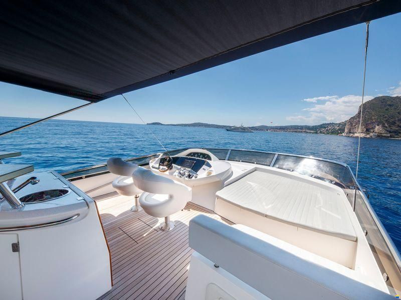 Sunseeker 82 Yacht