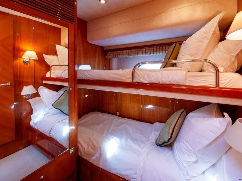 Sunseeker 82 Yacht