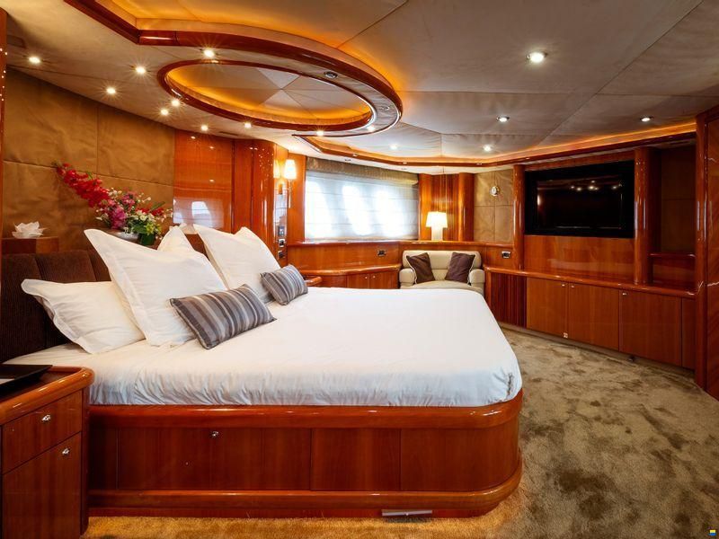 Sunseeker 82 Yacht