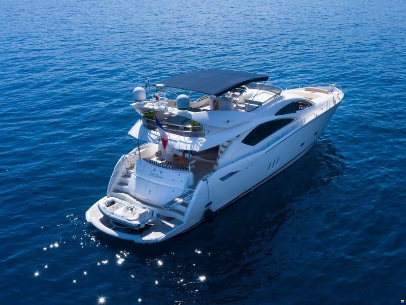 Sunseeker 82 Yacht